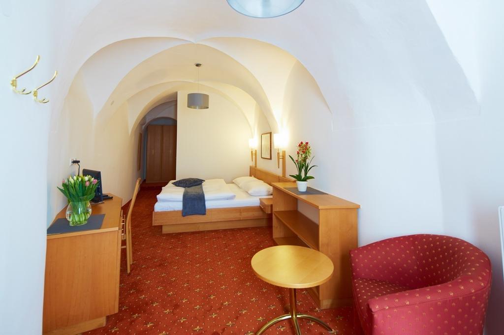 Rathauskeller Melk Hotel Стая снимка