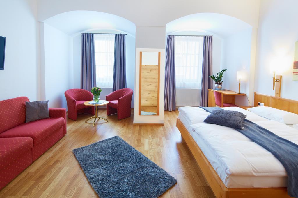 Rathauskeller Melk Hotel Стая снимка