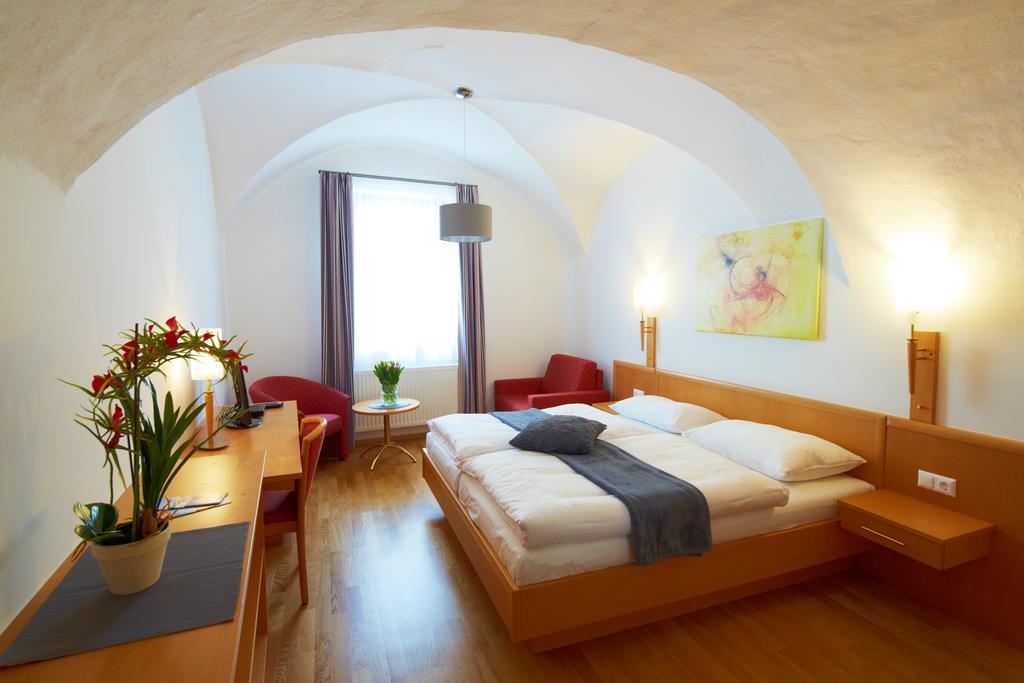 Rathauskeller Melk Hotel Стая снимка