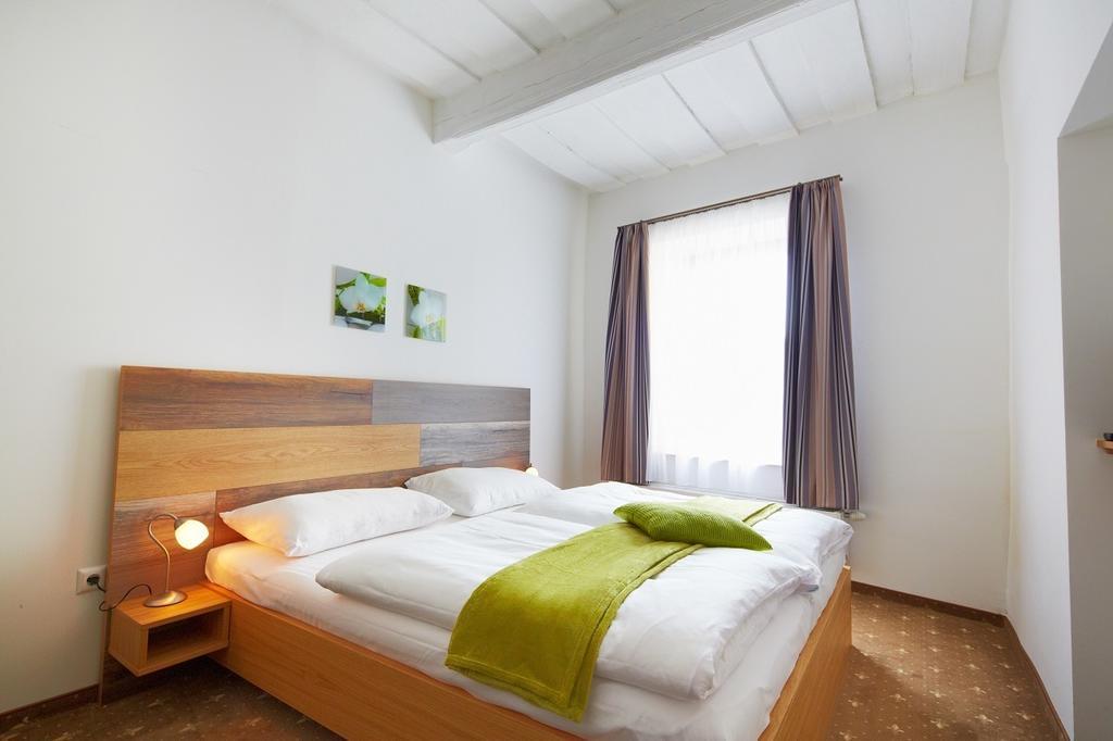 Rathauskeller Melk Hotel Стая снимка
