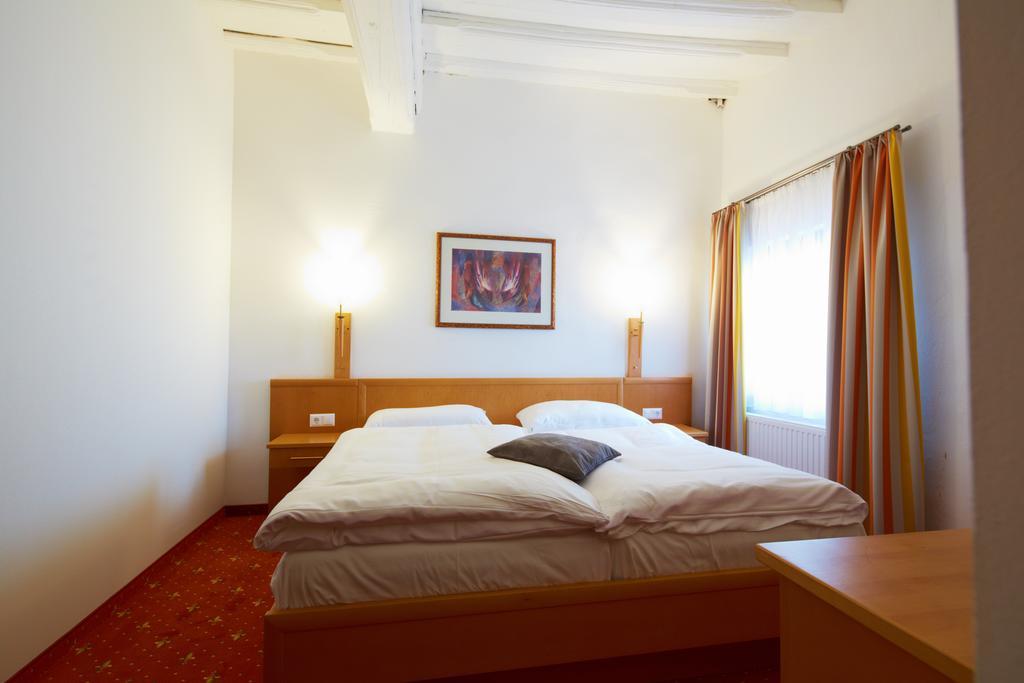 Rathauskeller Melk Hotel Стая снимка